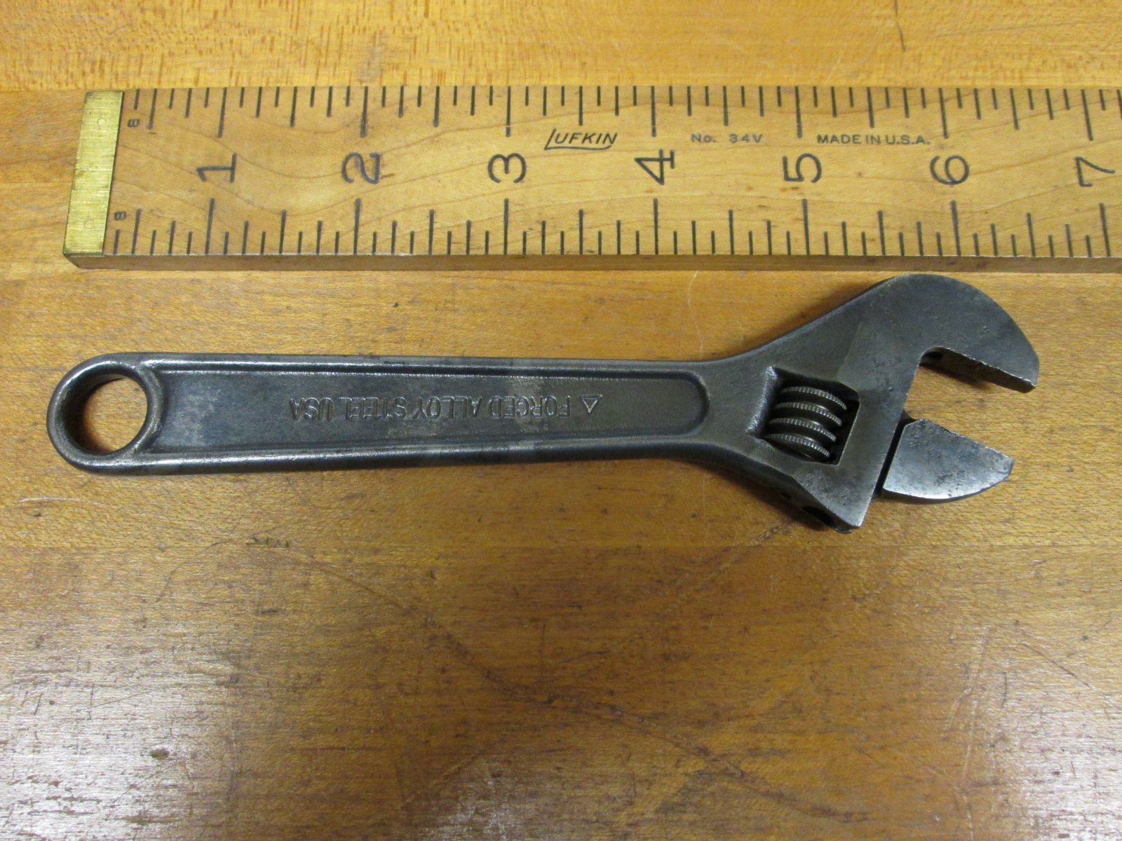 Utica Tools Adjustable Wrench 90-6 inch
