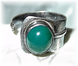 Sterling Silver Green Stone Ring Israel . . . . . . . .