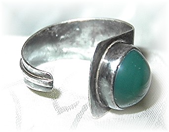 Sterling Silver Green Stone Ring Israel . . . . . . . .
