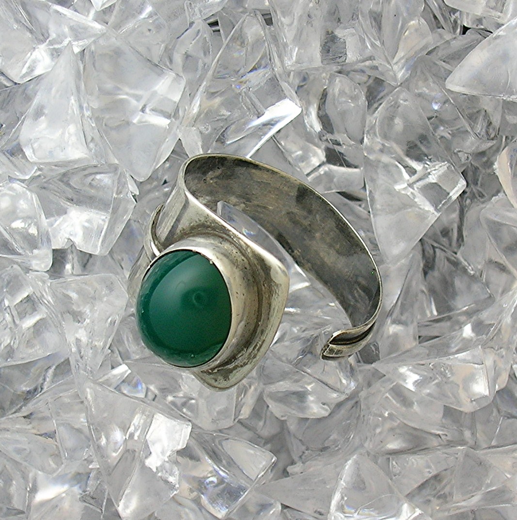 Sterling Silver Green Stone Ring Israel . . . . . . . .