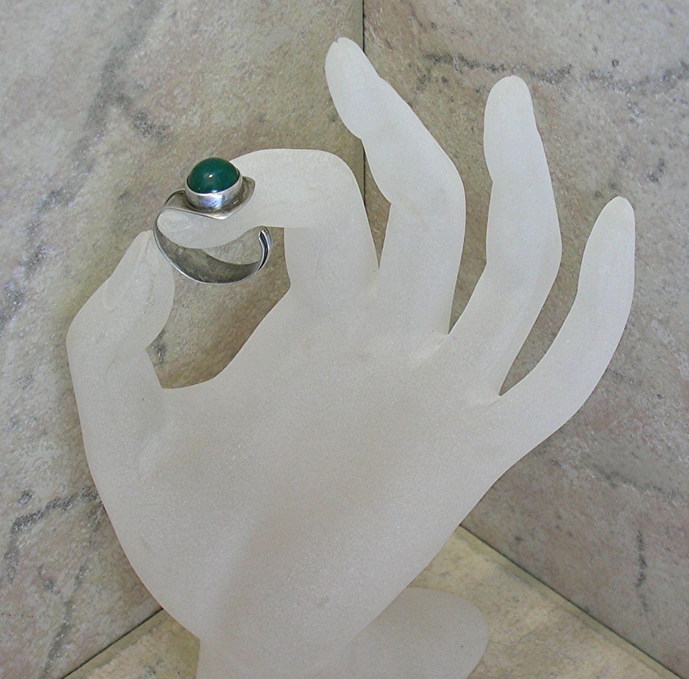 Sterling Silver Green Stone Ring Israel . . . . . . . .
