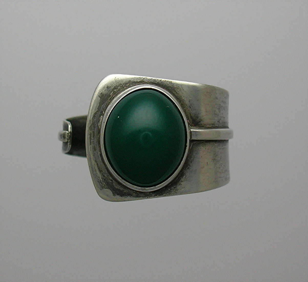 Sterling Silver Green Stone Ring Israel . . . . . . . .