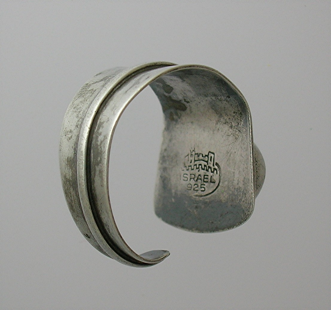 Sterling Silver Green Stone Ring Israel . . . . . . . .