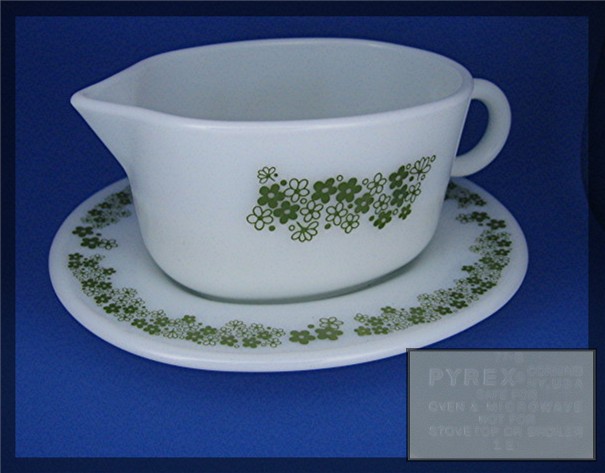 PYREX gravey boat and saucer crazy daisey