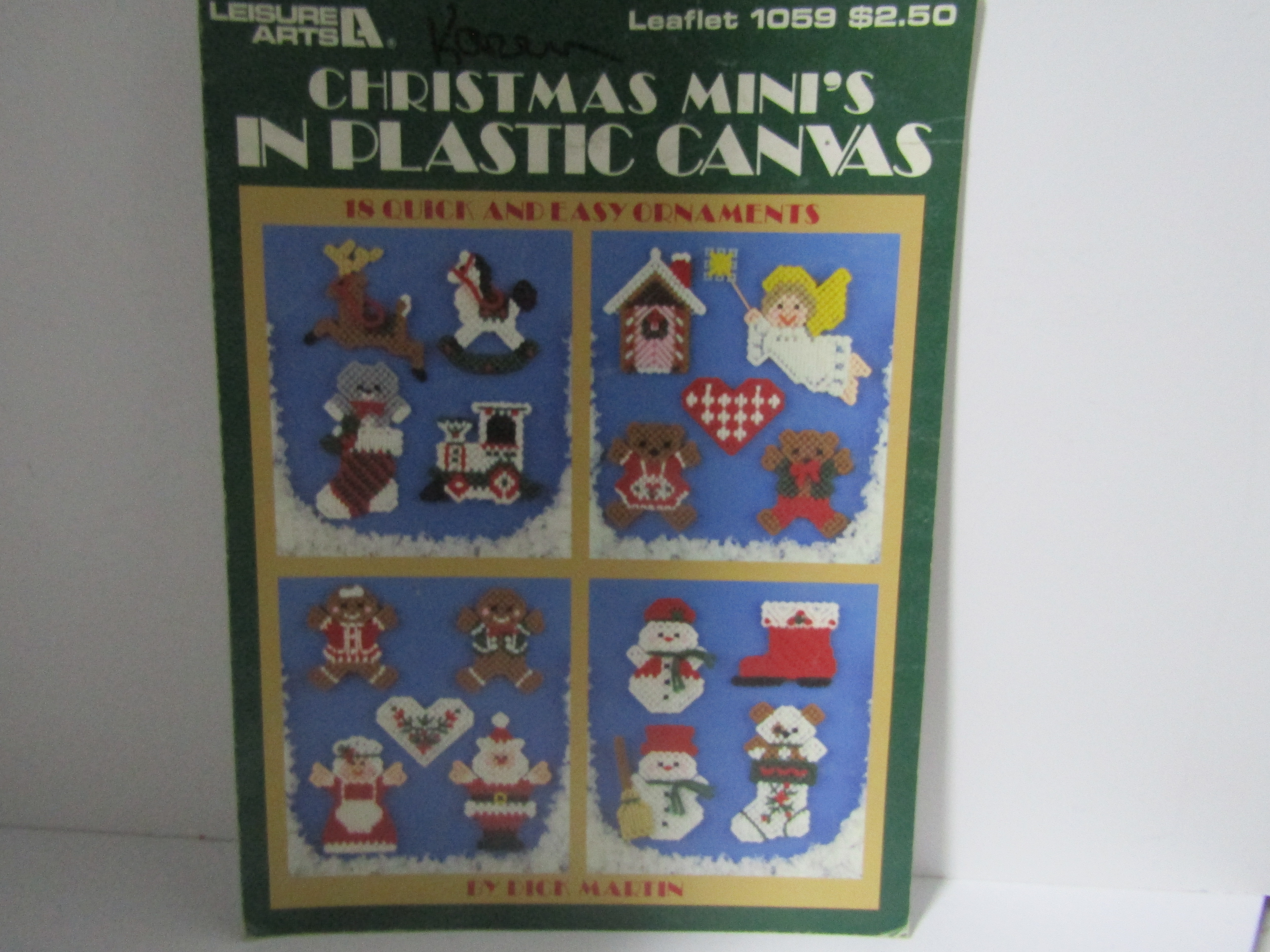 Leisure Arts Christmas Mini's in Plastic Canvas #1059