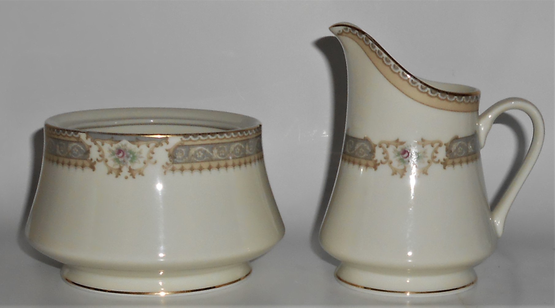 Mikasa Fine China M2002 Richelieu w/Gold Creamer & Sug