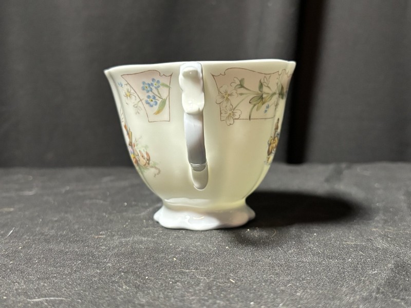 Royal Doulton Brambly Hedge The Birthday Teacup Saucer Set Vintage Bath Cubes ‘87