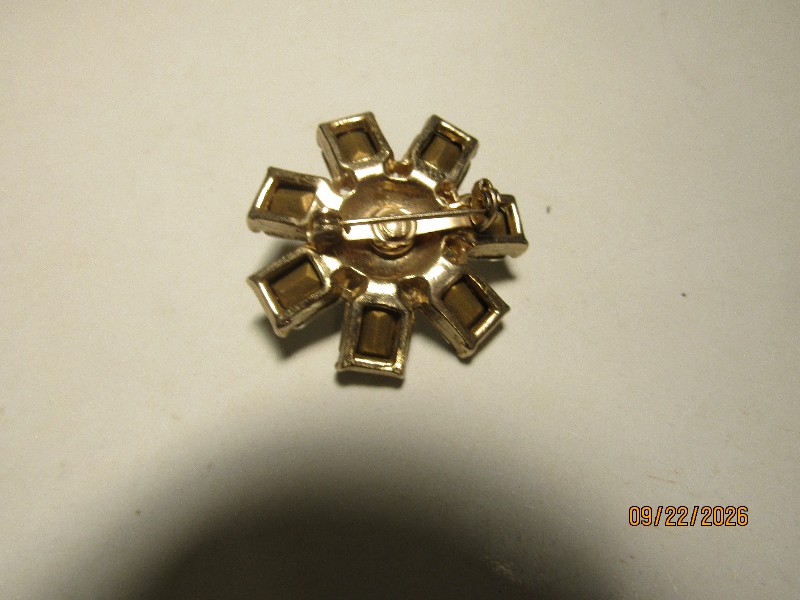 Vintage Gold Tone Emerald Cut Rhinestone Flower Starburst Brooch Pin