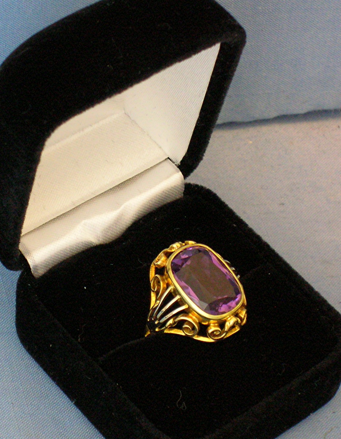 Ring 18K 4ct Square Faceted Amethyst