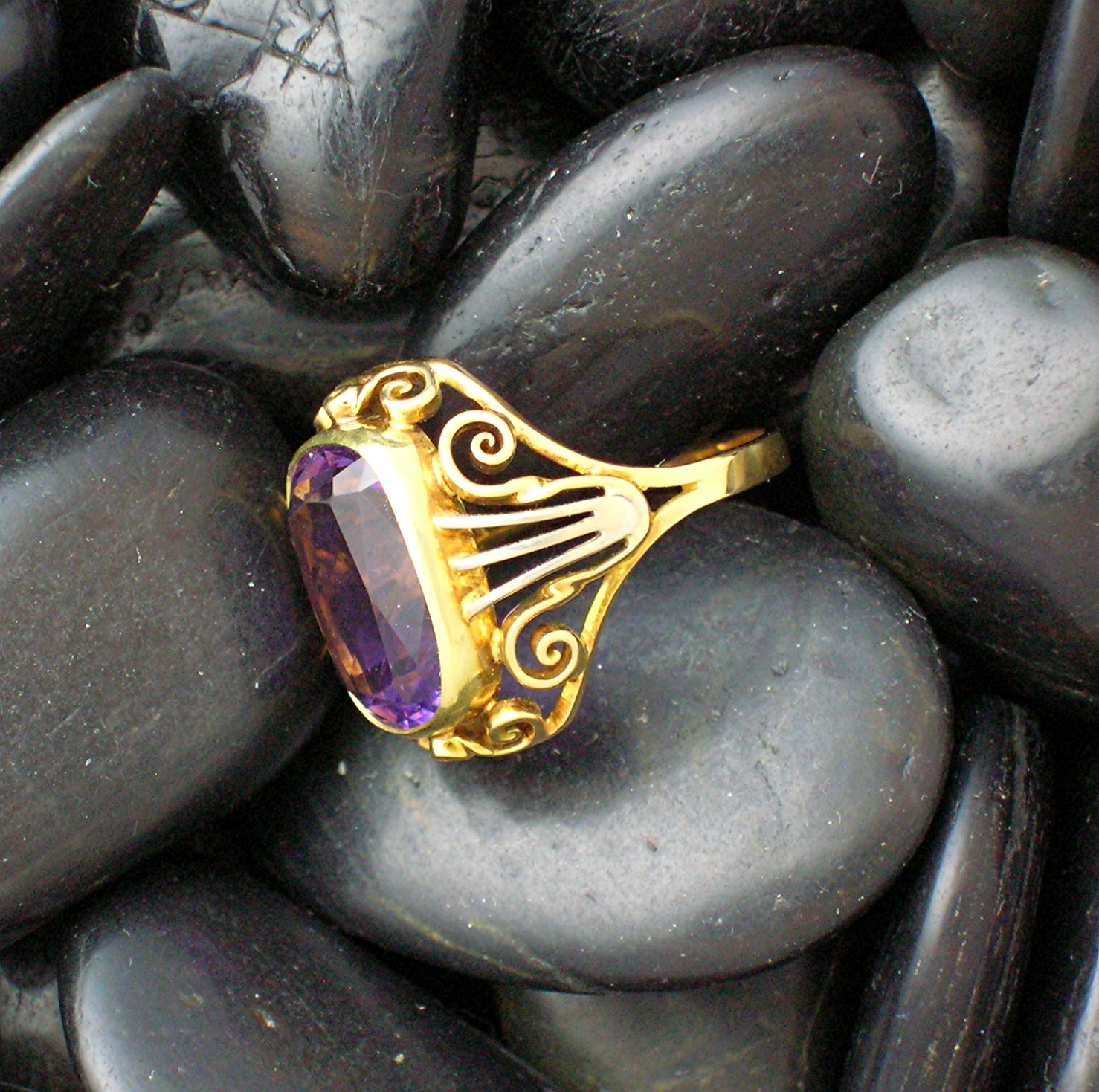 Ring 18K 4ct Square Faceted Amethyst