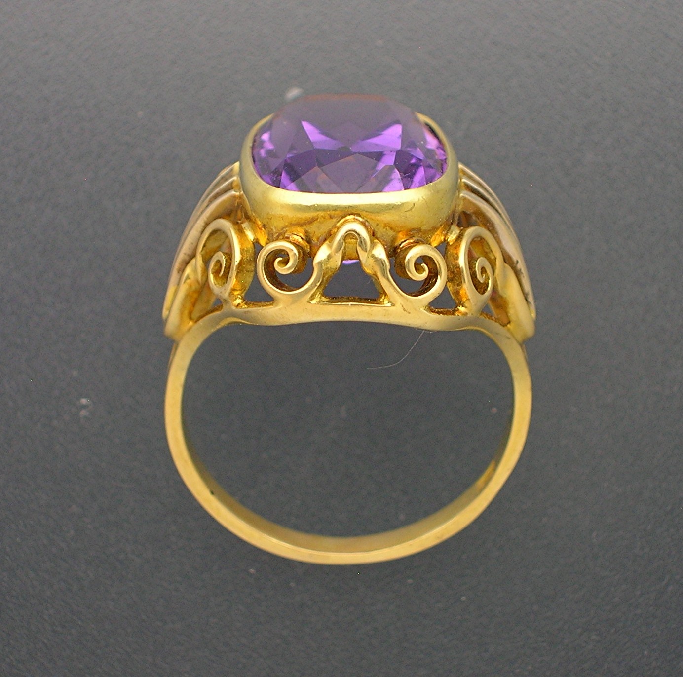 Ring 18K 4ct Square Faceted Amethyst