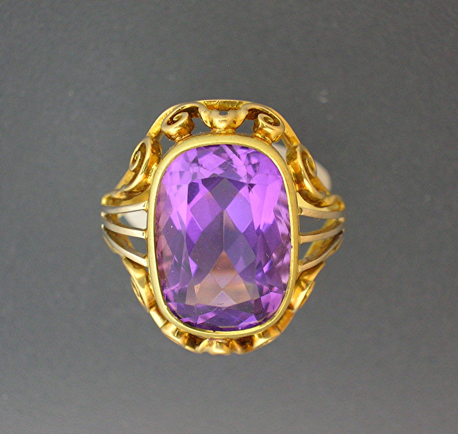 Ring 18K 4ct Square Faceted Amethyst