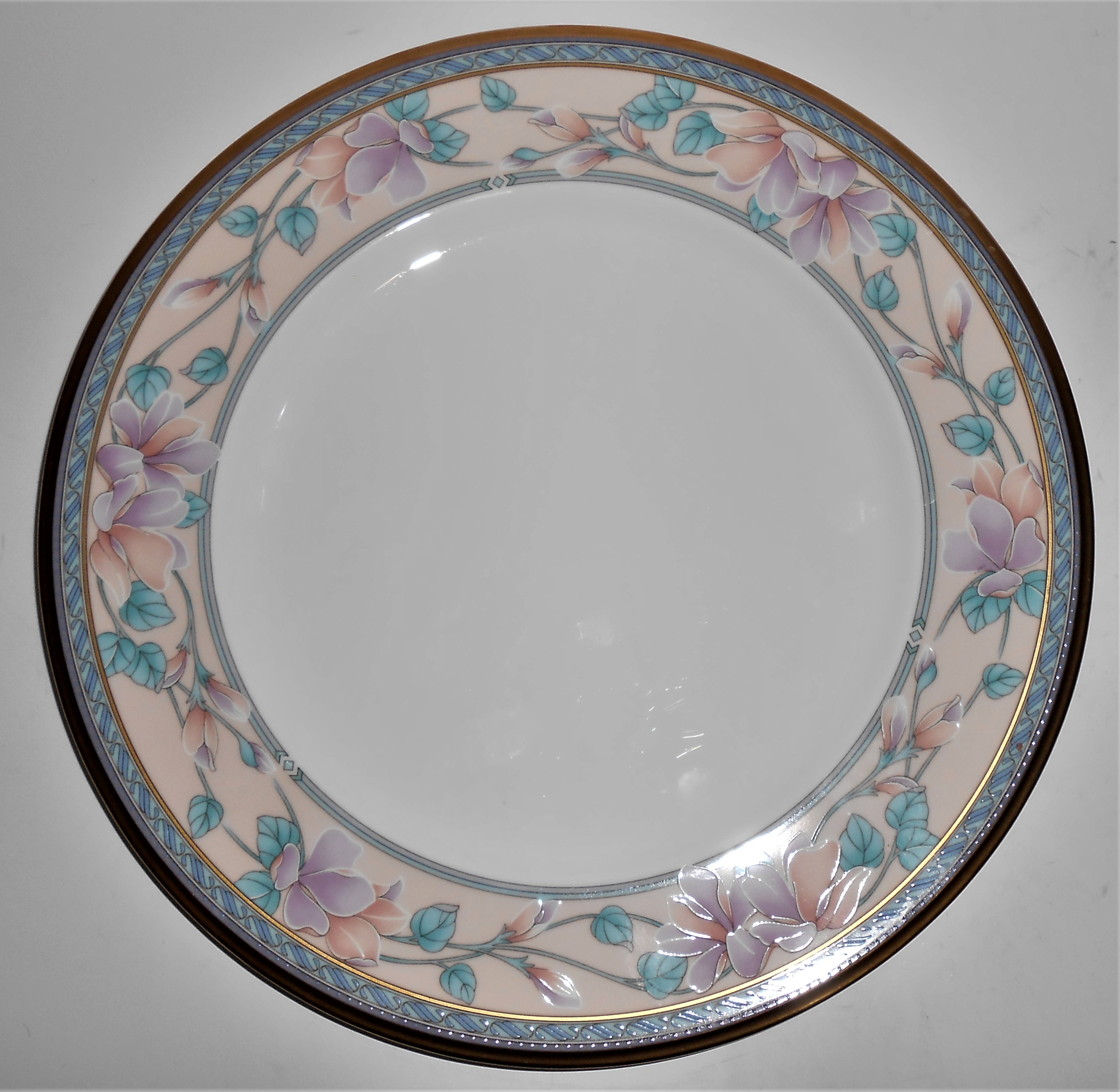 Noritake Fine China Porcelain Embassy Suite 9756 w/Gold