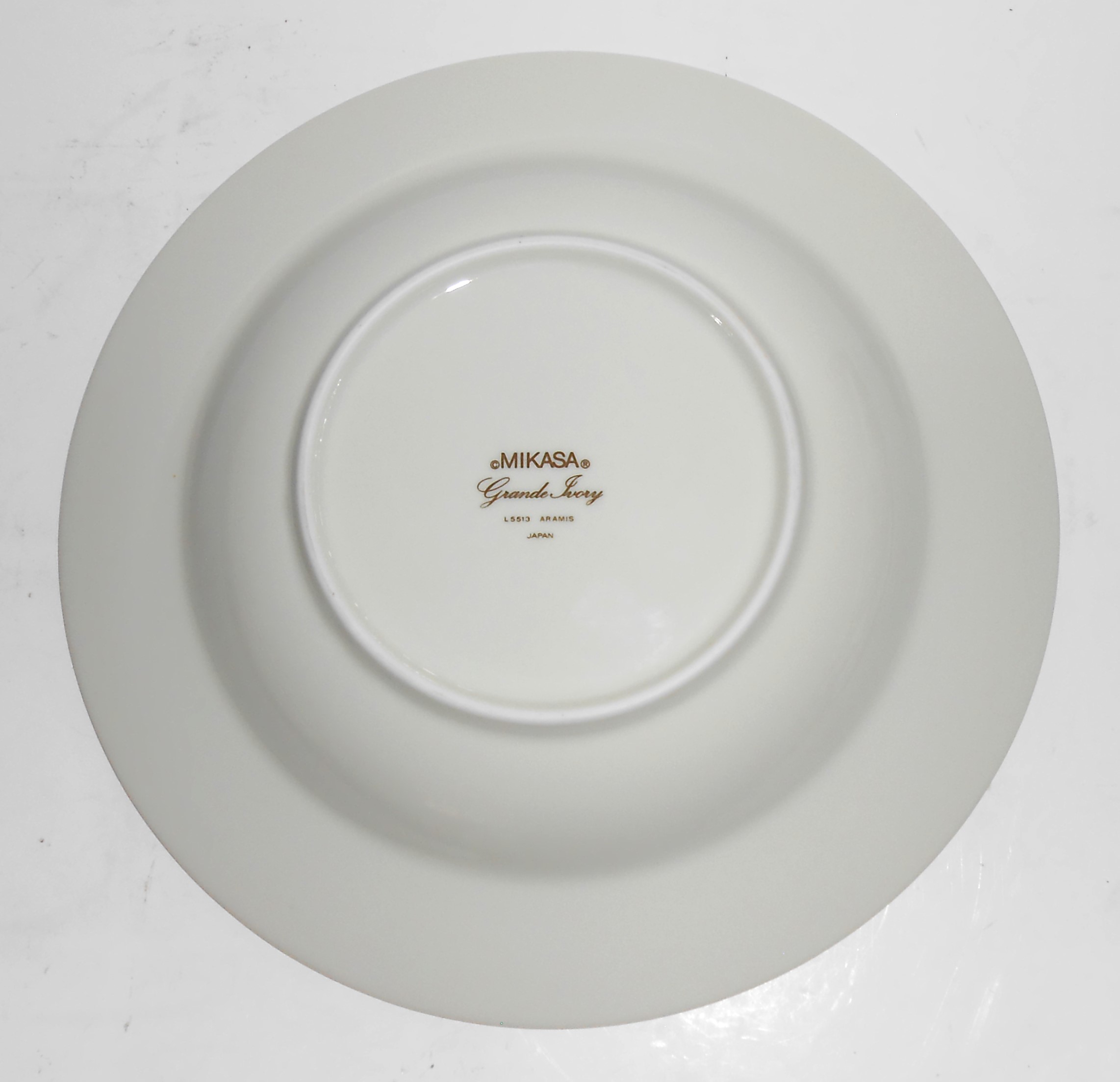 Mikasa Grande Ivory China L5513 Aramis Rimmed Soup Bowl