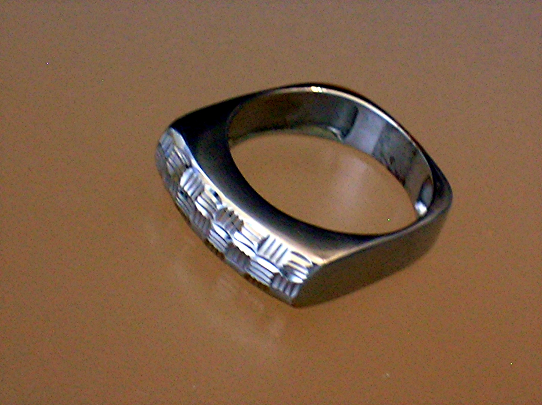 Ring 14 K White Gold Signed  HANA