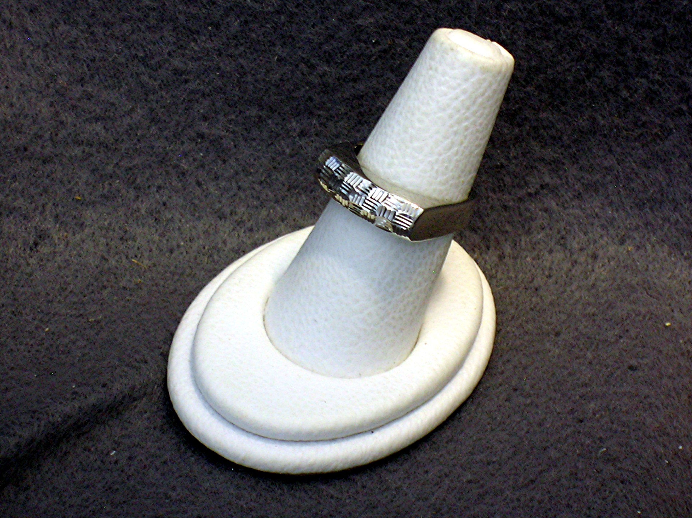 Ring 14 K White Gold Signed  HANA