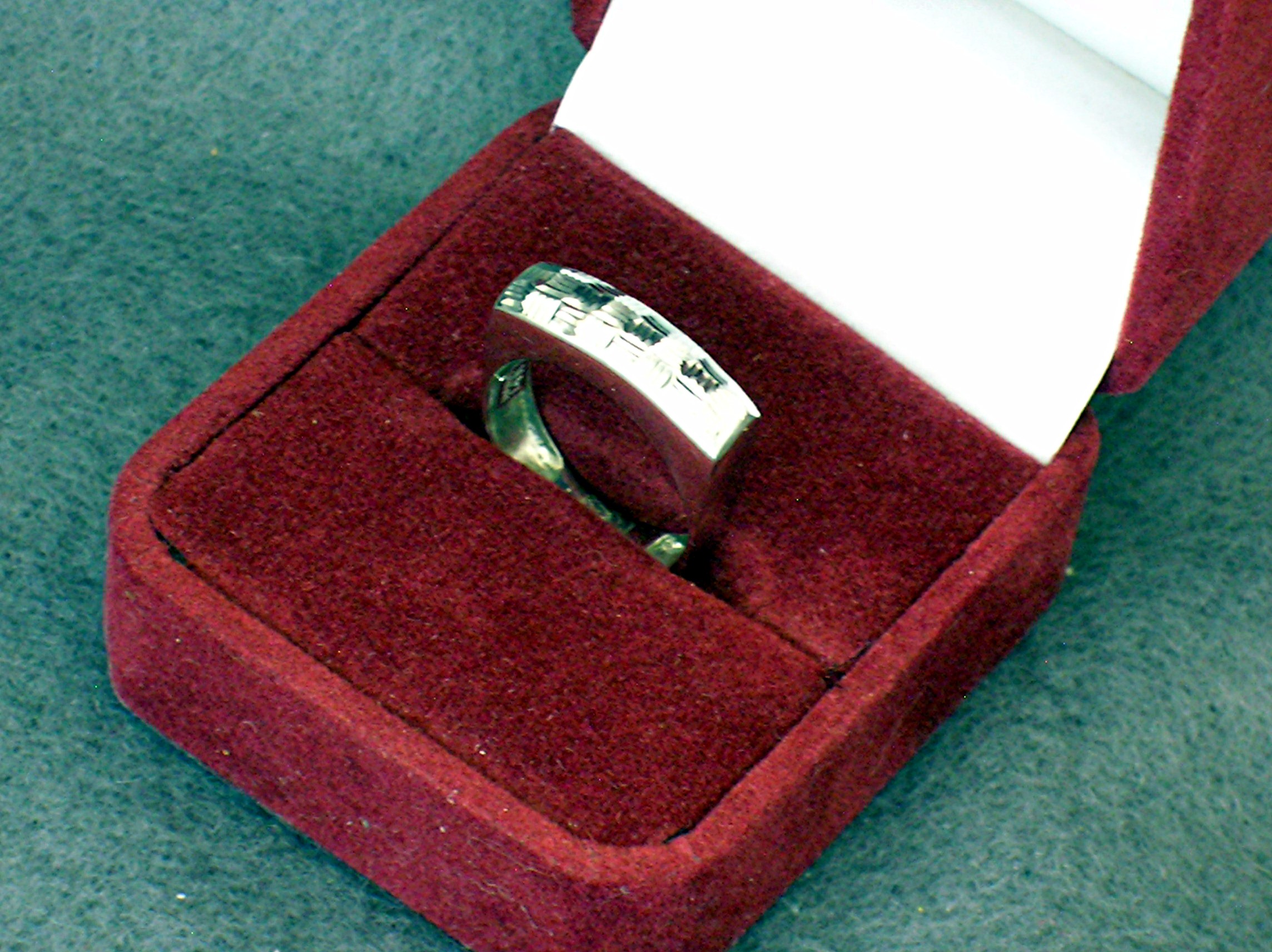 Ring 14 K White Gold Signed  HANA