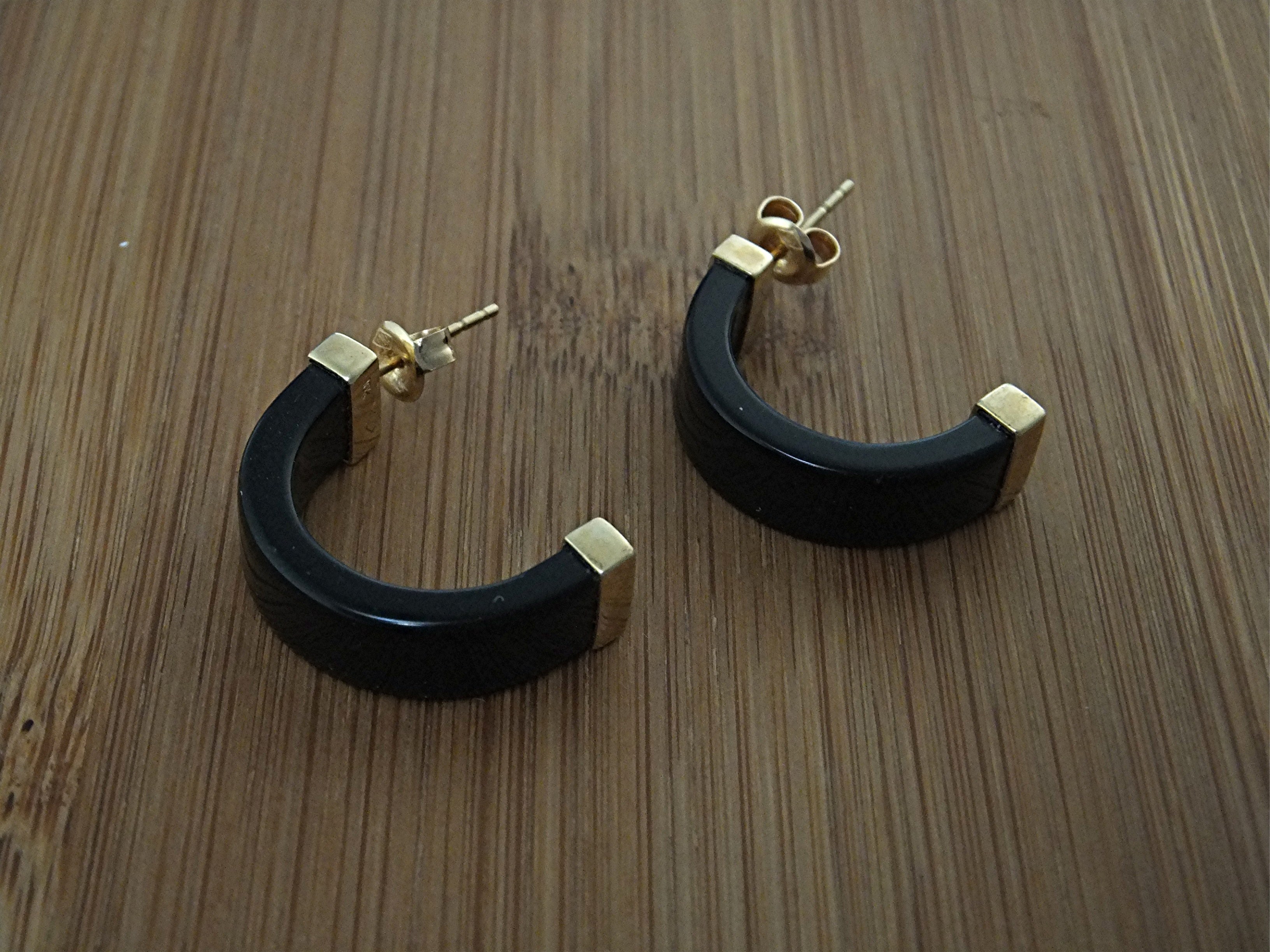 Earrings 10K Gold Onyx Pierced Half Hoop