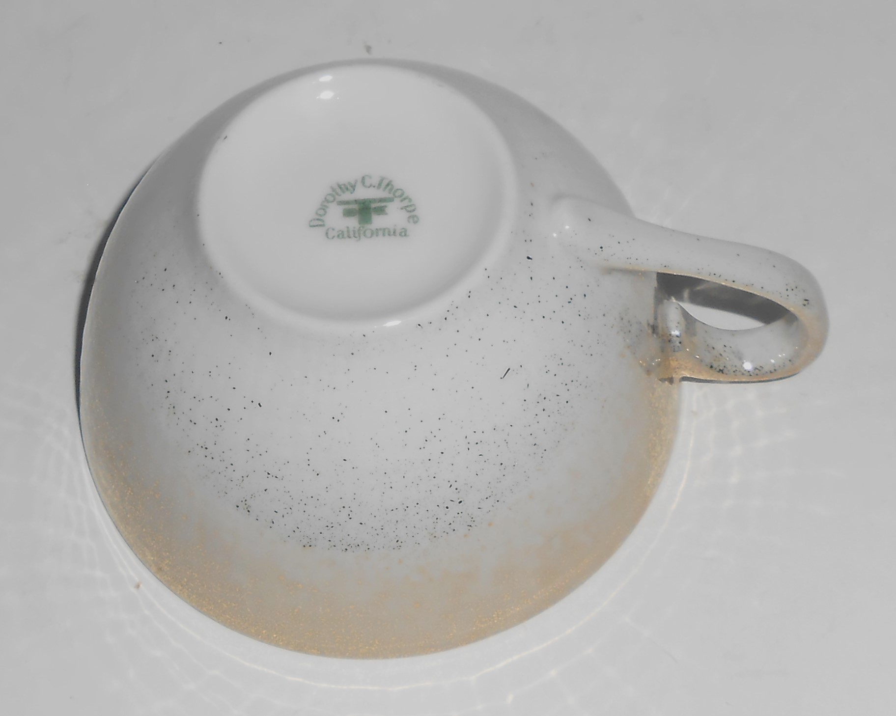 Dorothy Thorpe Porcelain China Gold Crosshatch Cup