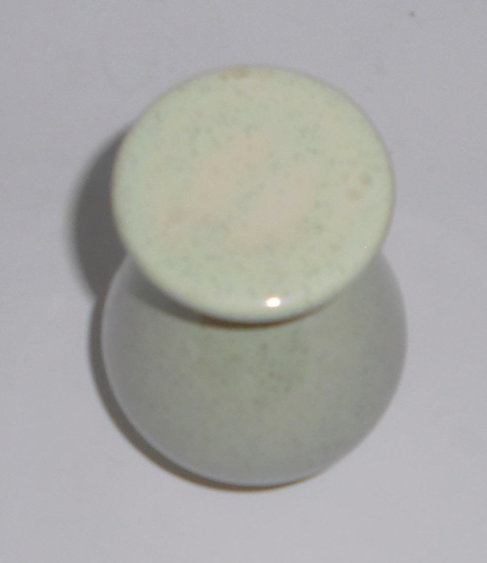 Bauer Pottery Tracy Irwin 4-5/8 Green Speckle Art Vase
