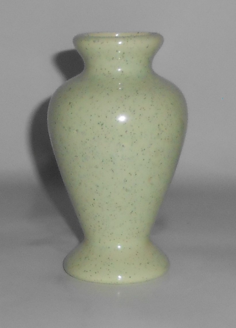 Bauer Pottery Tracy Irwin 4-5/8 Green Speckle Art Vase