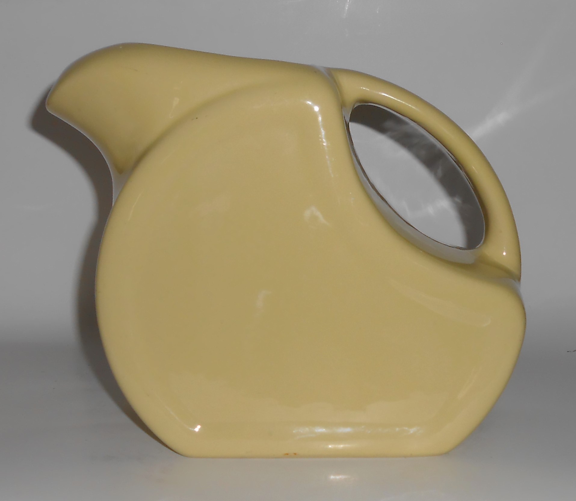Wallace China Restaurant Ware Pale Yellow Ice Lip Ball