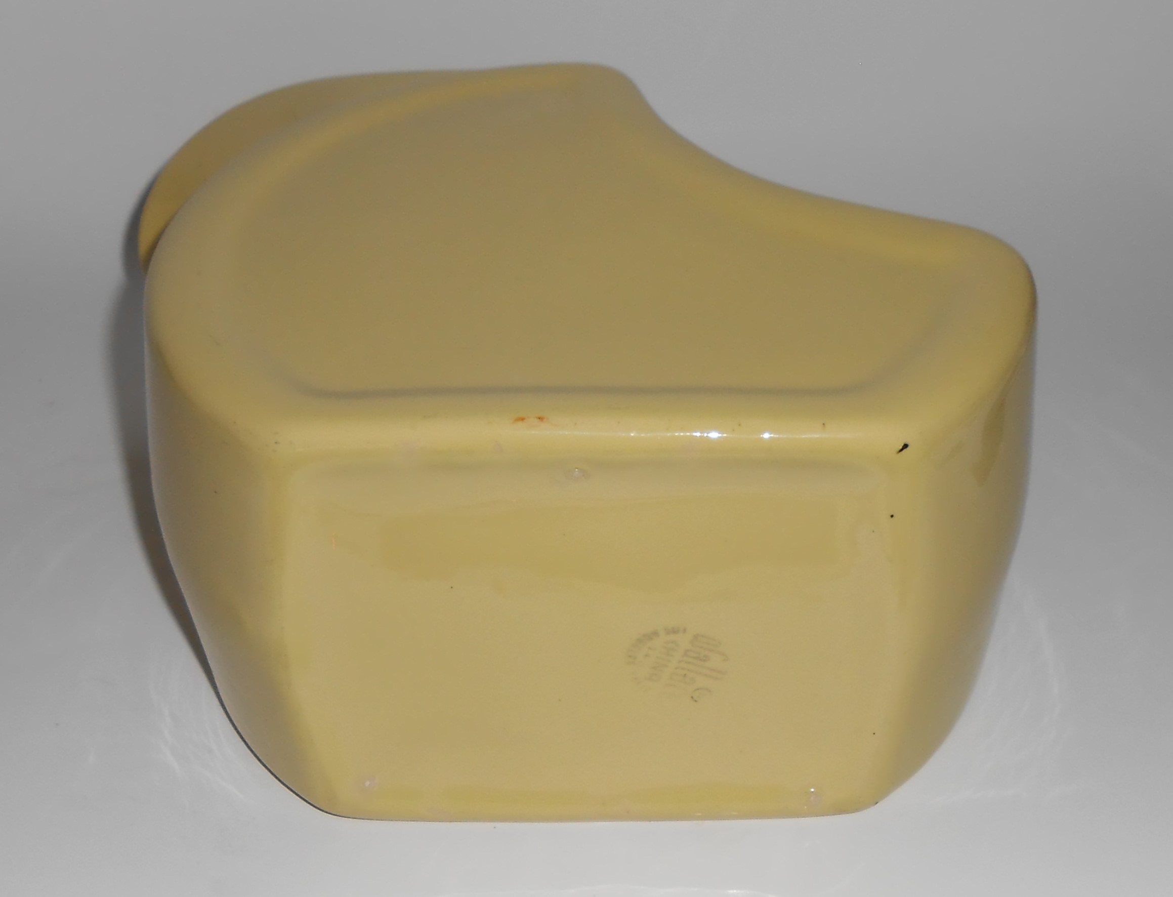 Wallace China Restaurant Ware Pale Yellow Ice Lip Ball