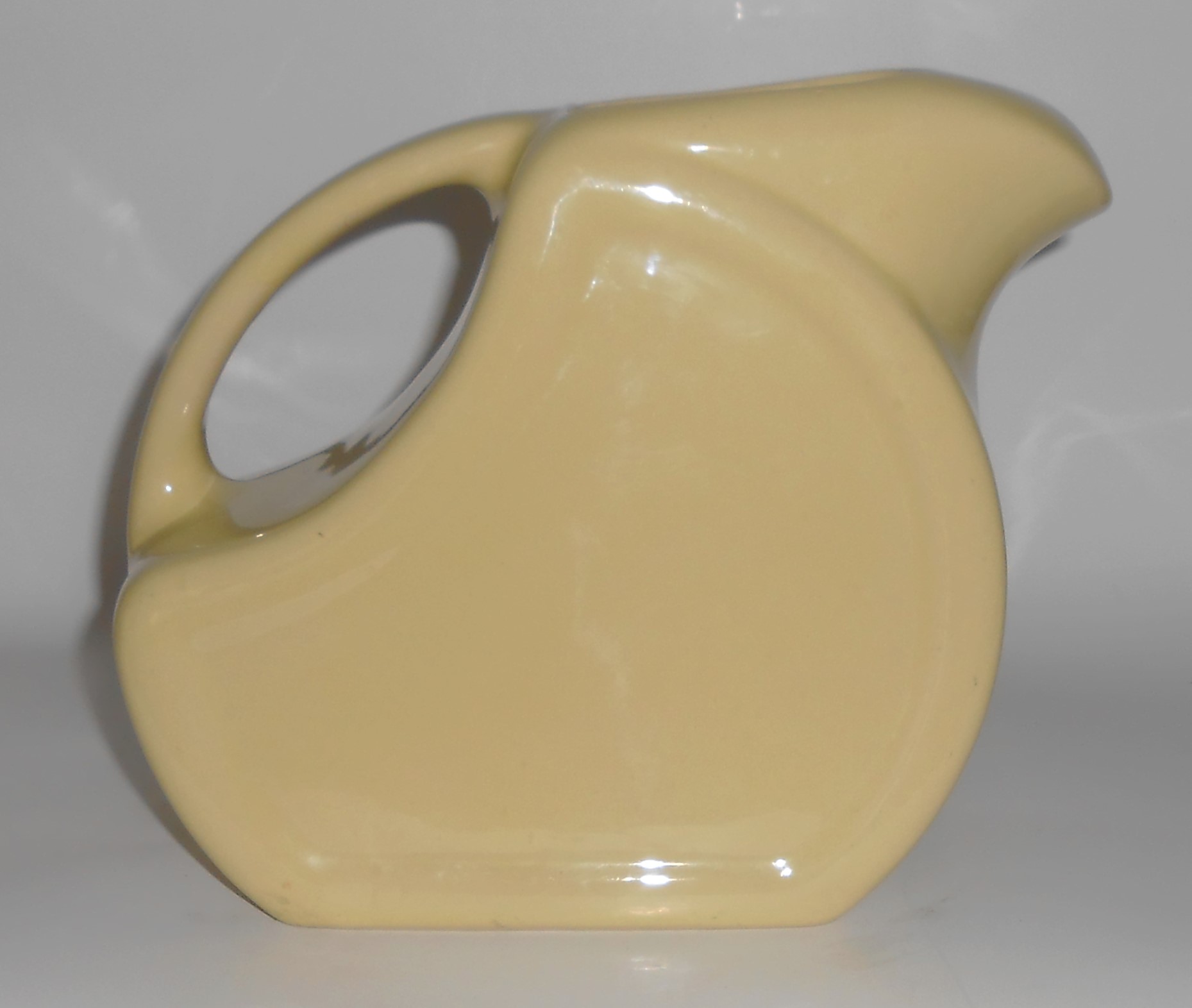 Wallace China Restaurant Ware Pale Yellow Ice Lip Ball