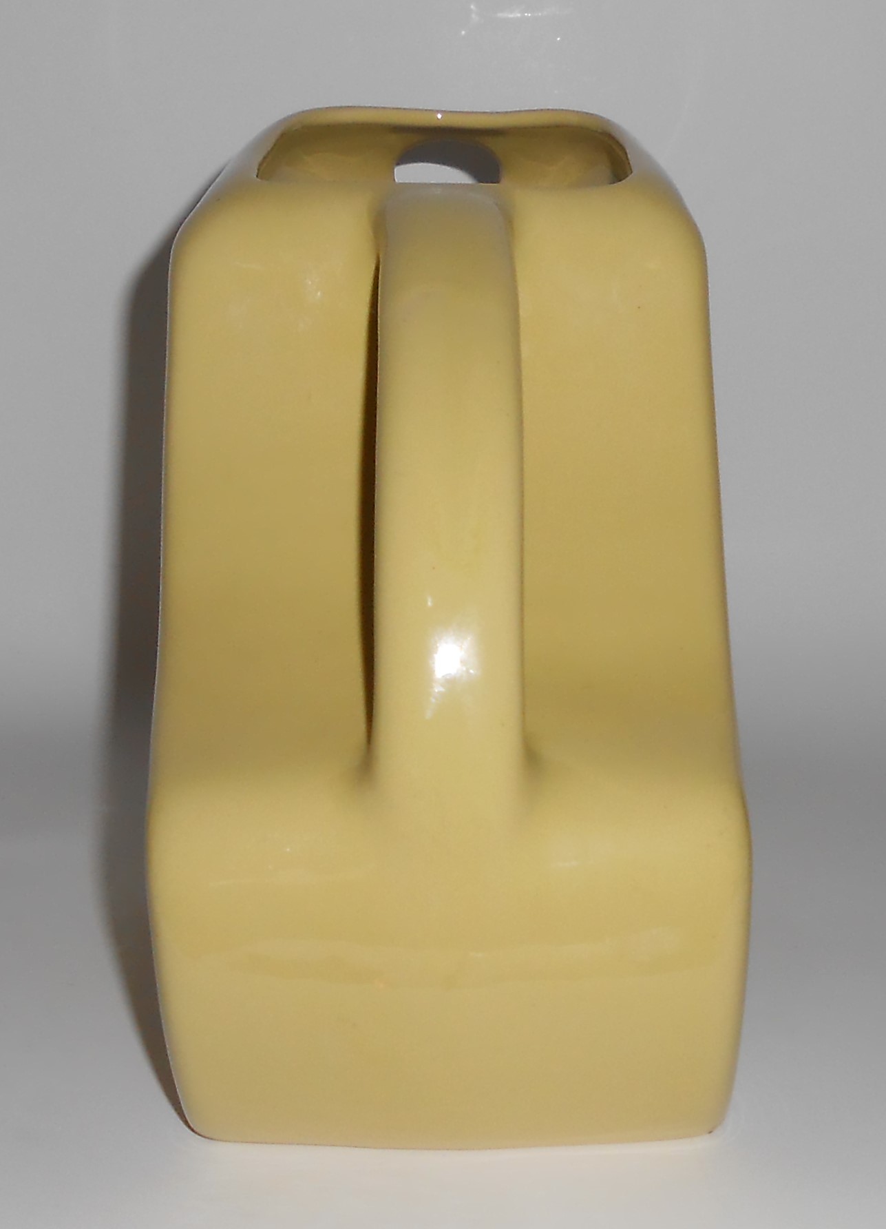 Wallace China Restaurant Ware Pale Yellow Ice Lip Ball