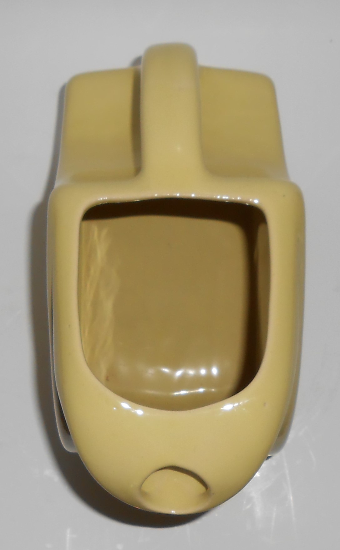 Wallace China Restaurant Ware Pale Yellow Ice Lip Ball