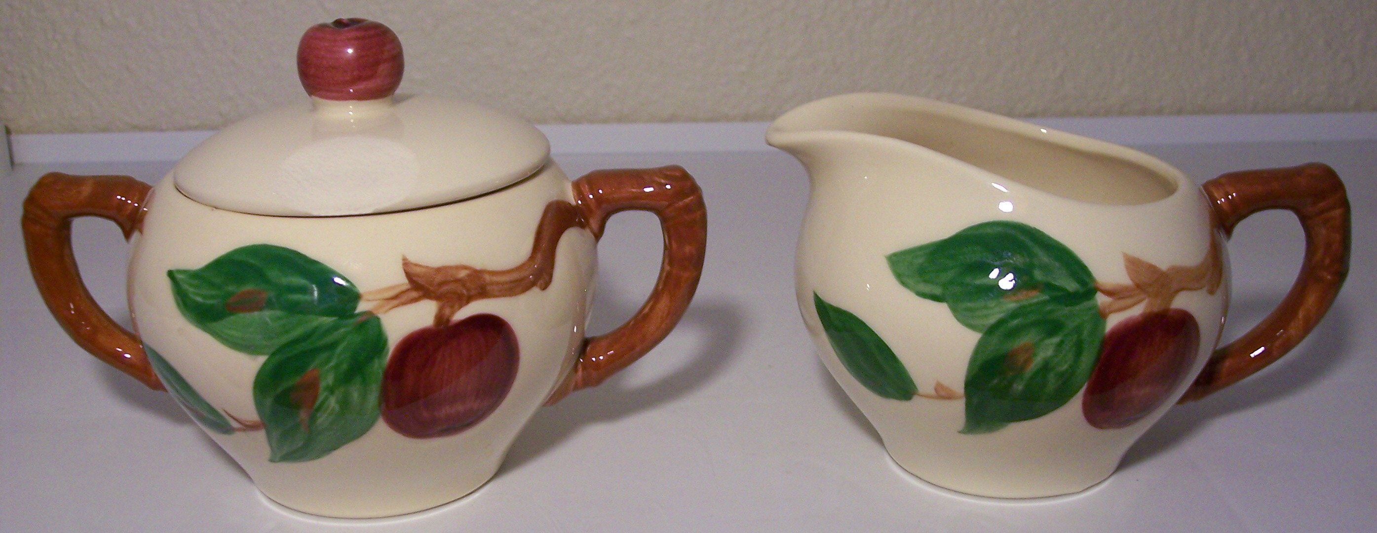 Franciscan Pottery Apple U.s.a. Large Sugar Bowl!