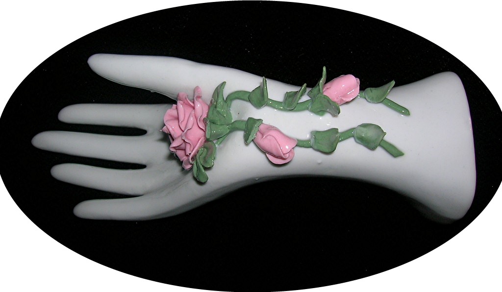 Porcelain Rin Holder Hand & Rose' s