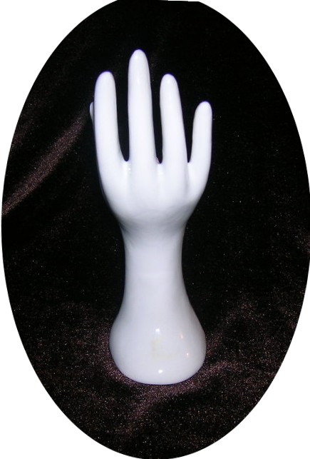 Porcelain Rin Holder Hand & Rose' s