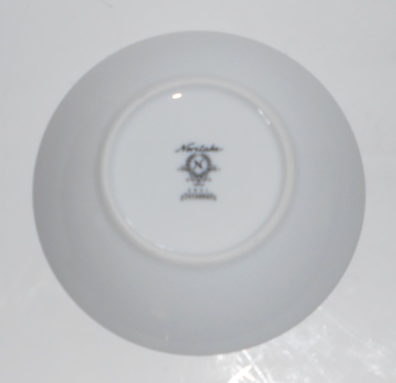 Noritake Porcelain China Savannah 2031 w/Platinum Fruit Bowl