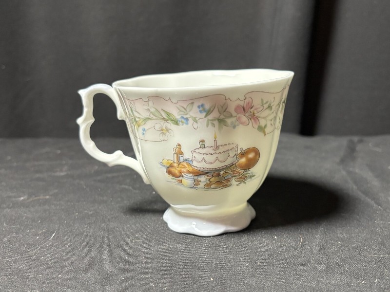 Royal Doulton Brambly Hedge The Birthday Teacup Saucer Set Vintage Bath Cubes ‘87