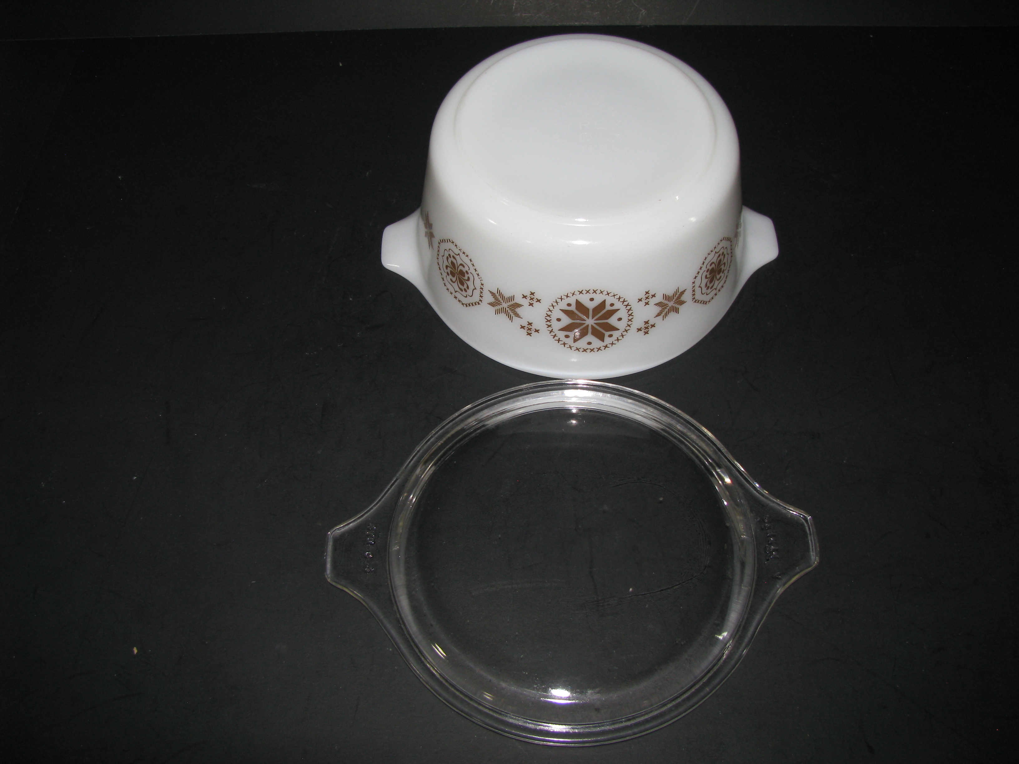Vintage Pyrex Town and Country 473 Casserole Dish