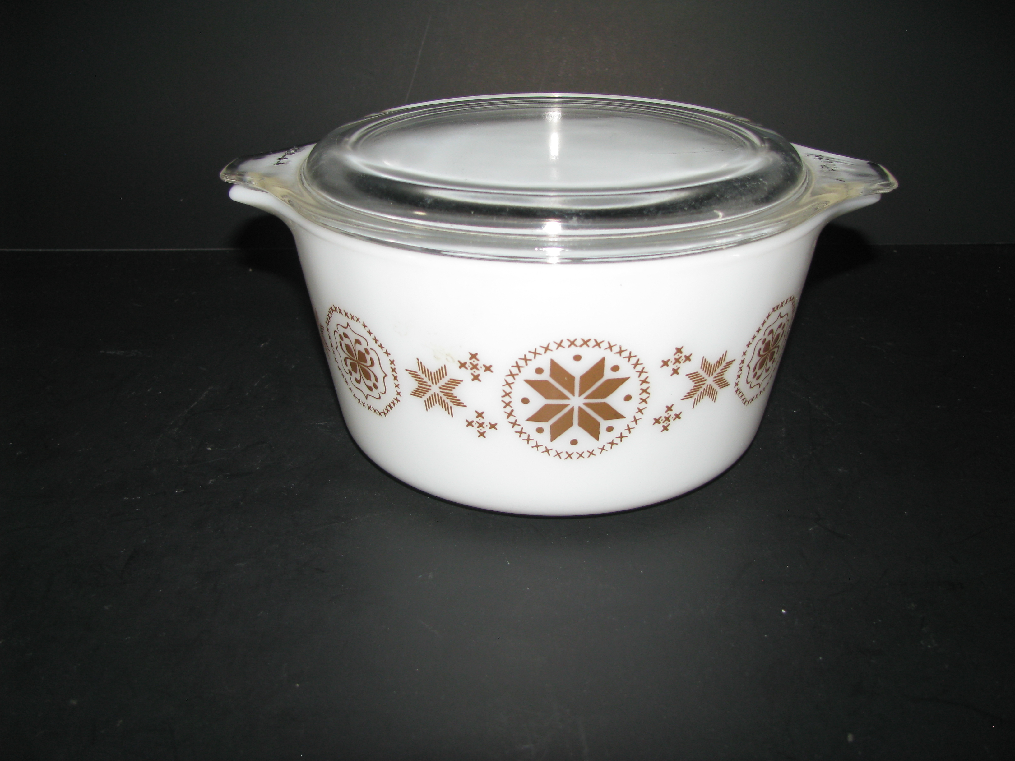 Vintage Pyrex Town and Country 473 Casserole Dish