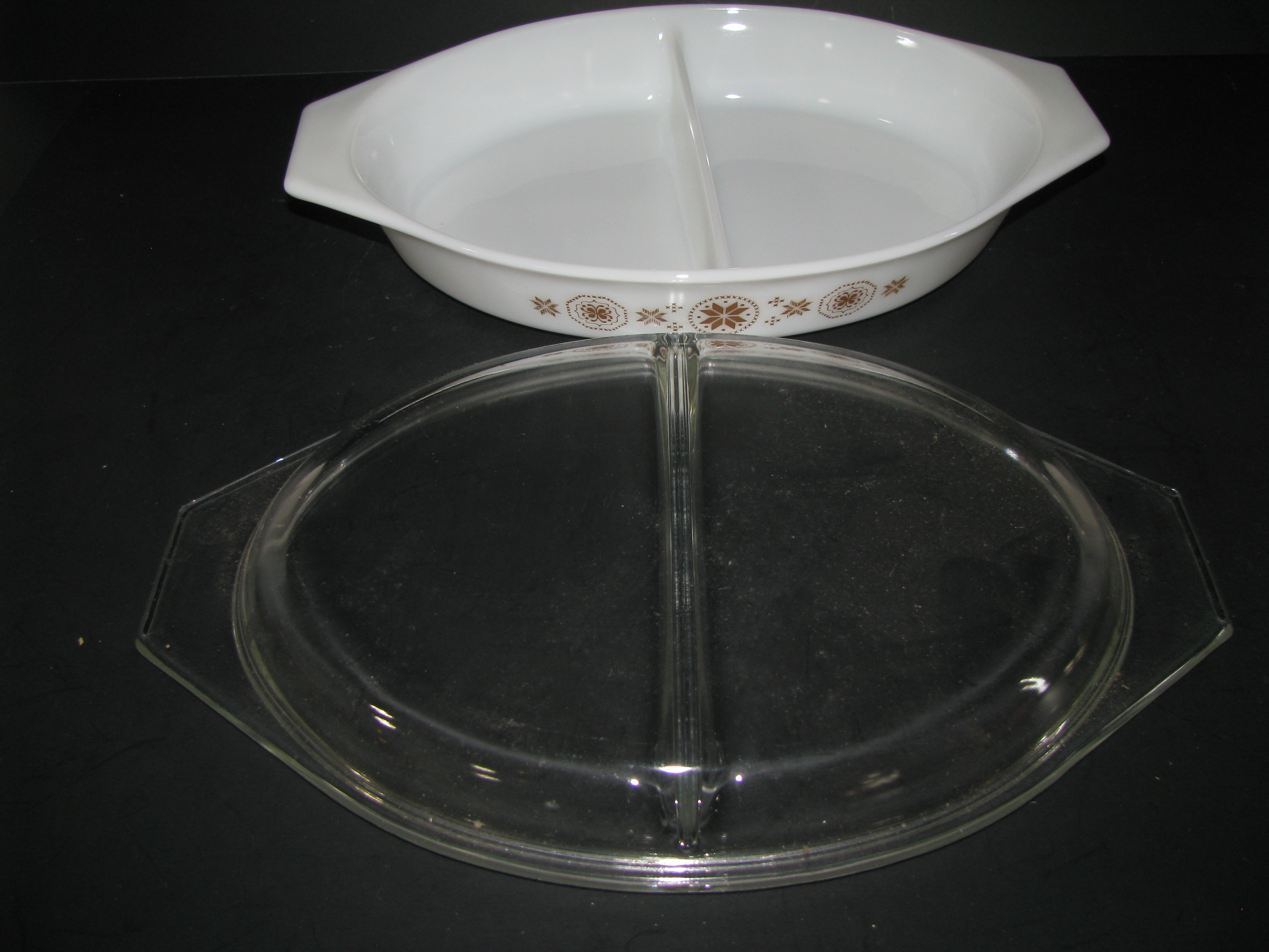 Vintage Pyrex Town and Country 1.5qt Divided Dish