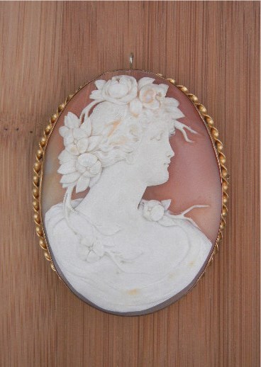 Shell Cameo Carved Brooch Pin 10K Italy