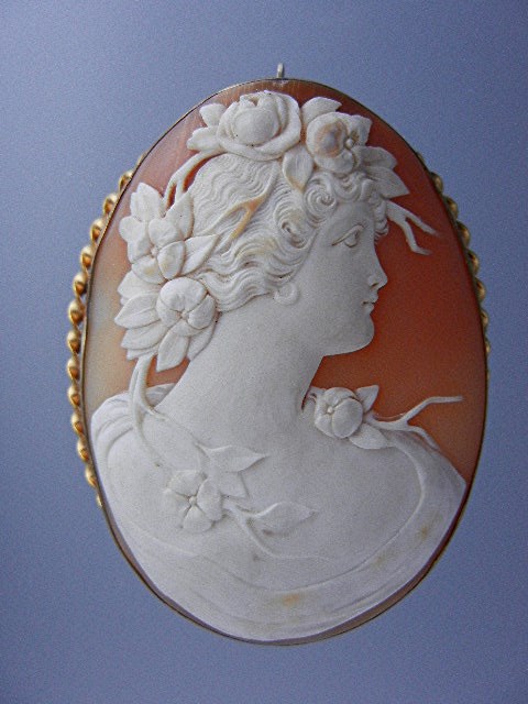 Shell Cameo Carved Brooch Pin 10K Italy