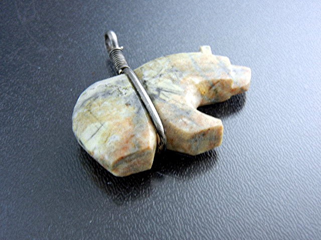 Native American Carved Agate Sterling Silver Bear Penda