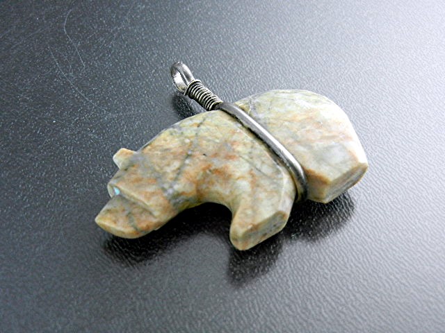 Native American Carved Agate Sterling Silver Bear Penda