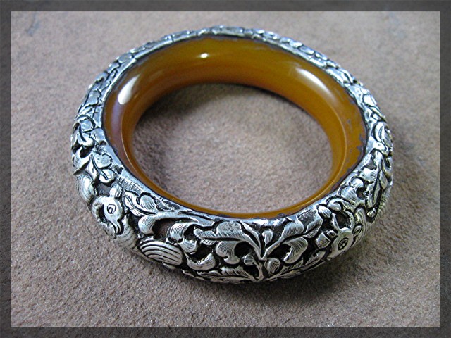 Bakelite Silver Flowers Animals Hand Made  Bracelet Nep