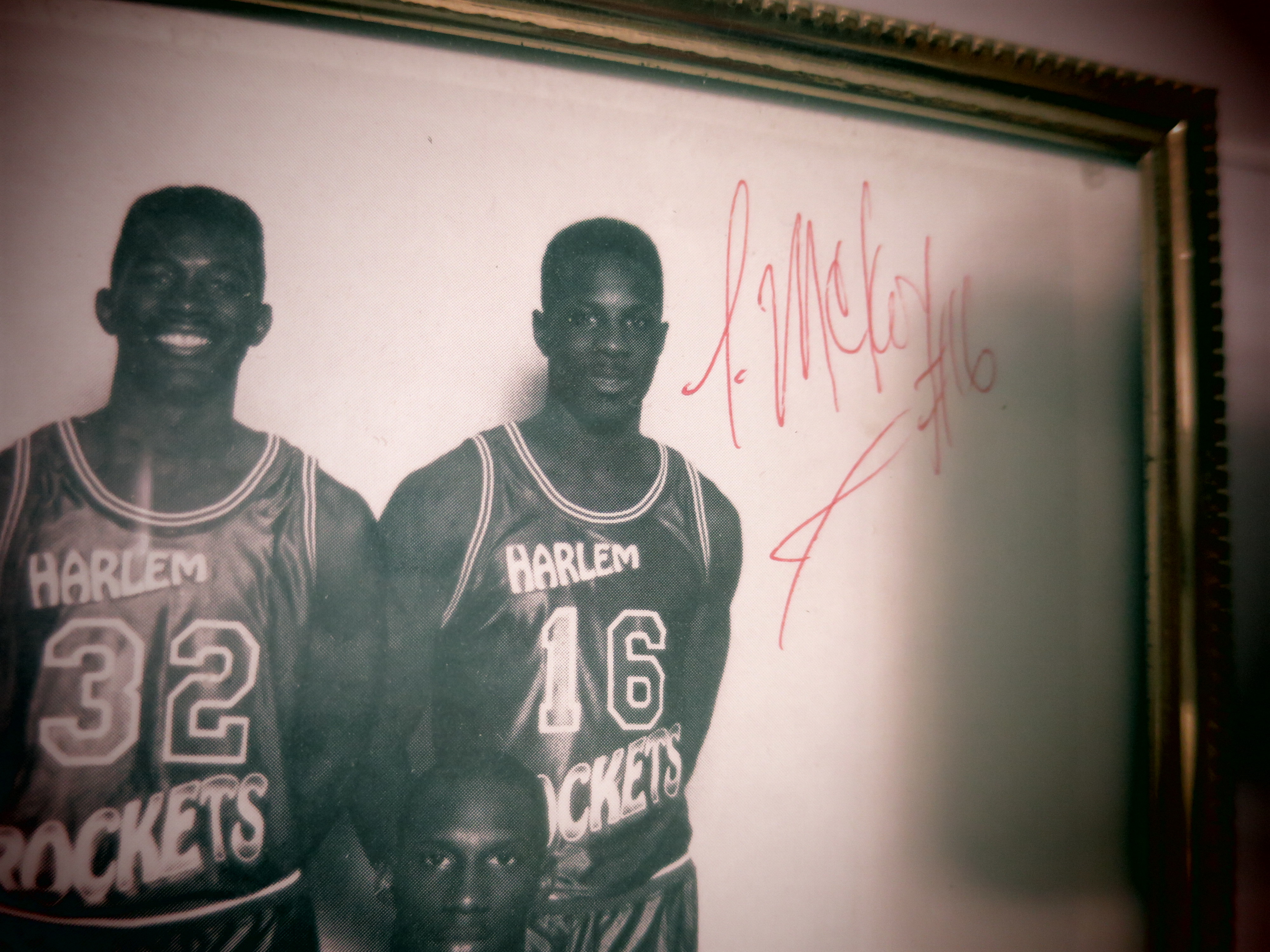 Harlem Rockets Picture with Autographs