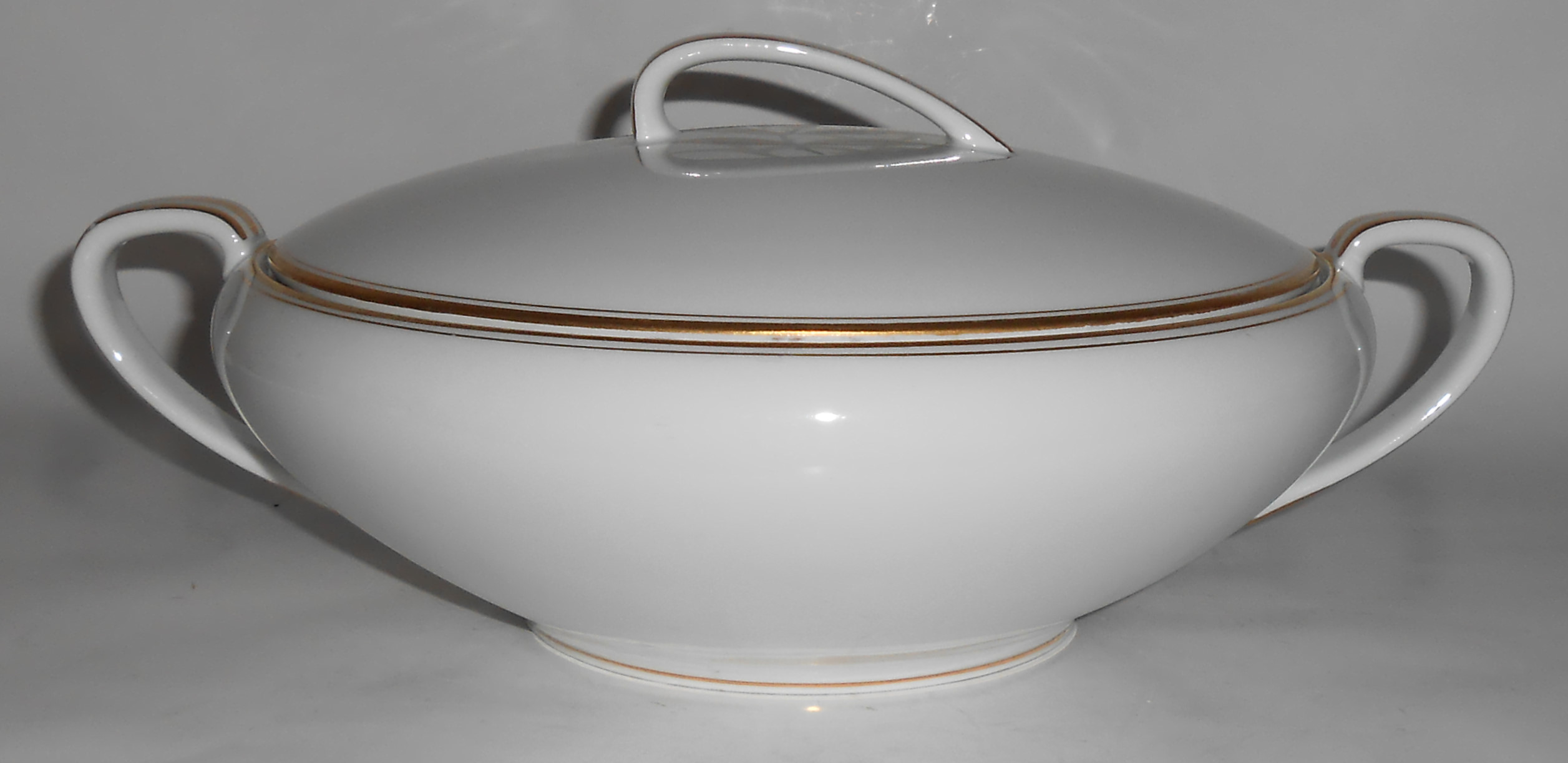 Noritake China Porcelain Green Leaves w/Gold Casserole