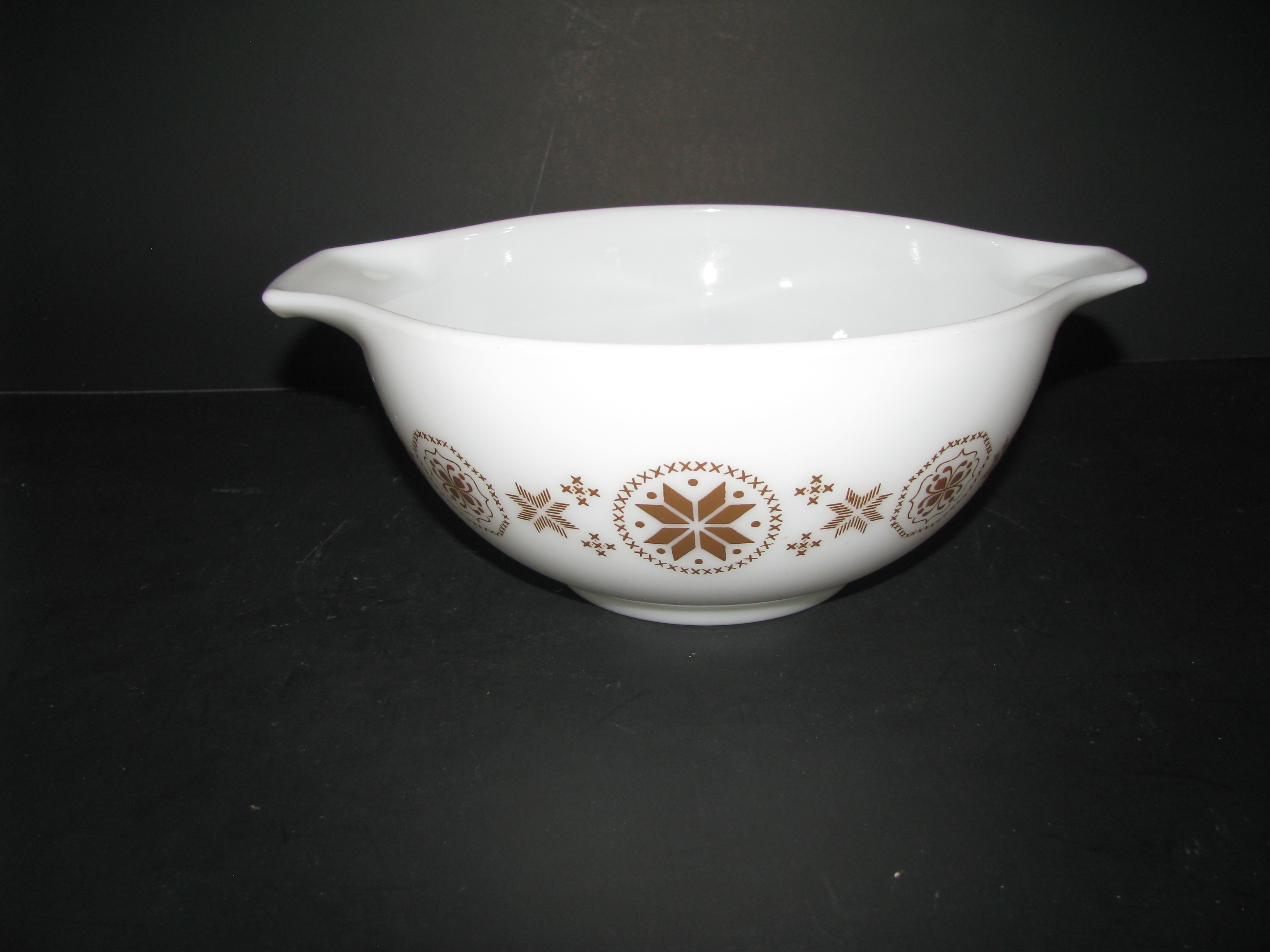 Vintage Pyrex Town and Country 442 Cinderella Bowl