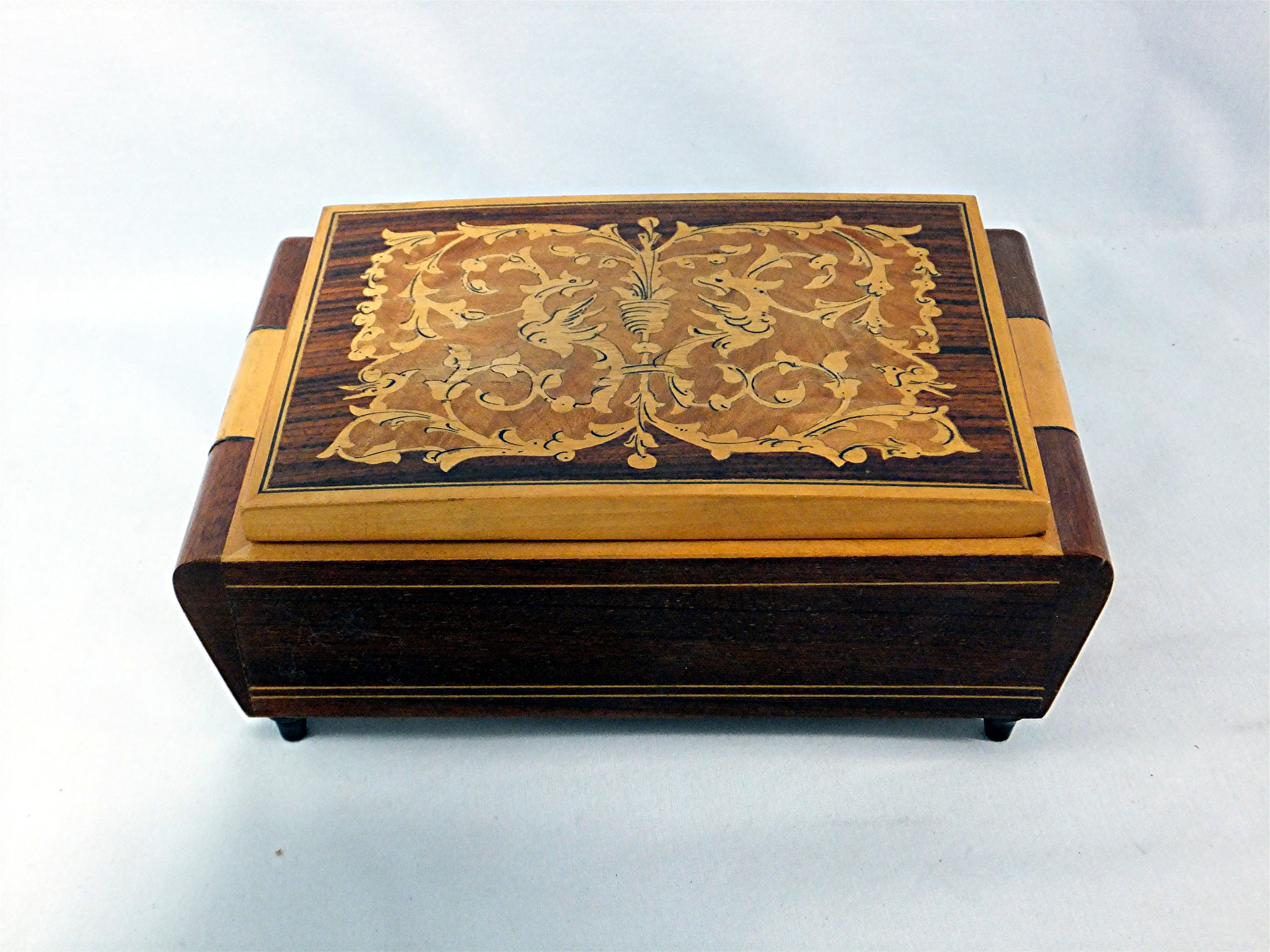 Box Cigarette  Wood Marquetry Musical