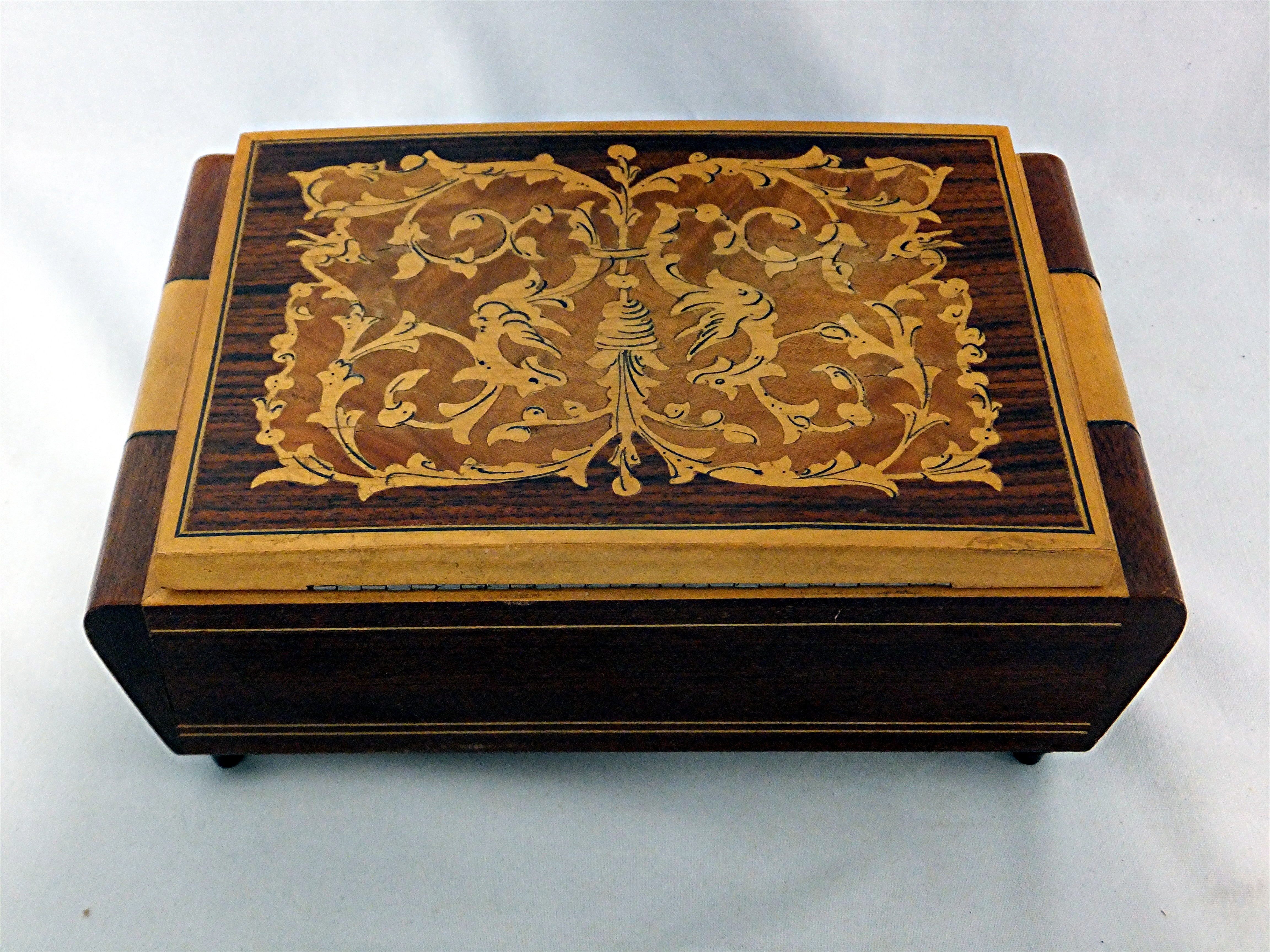 Box Cigarette  Wood Marquetry Musical
