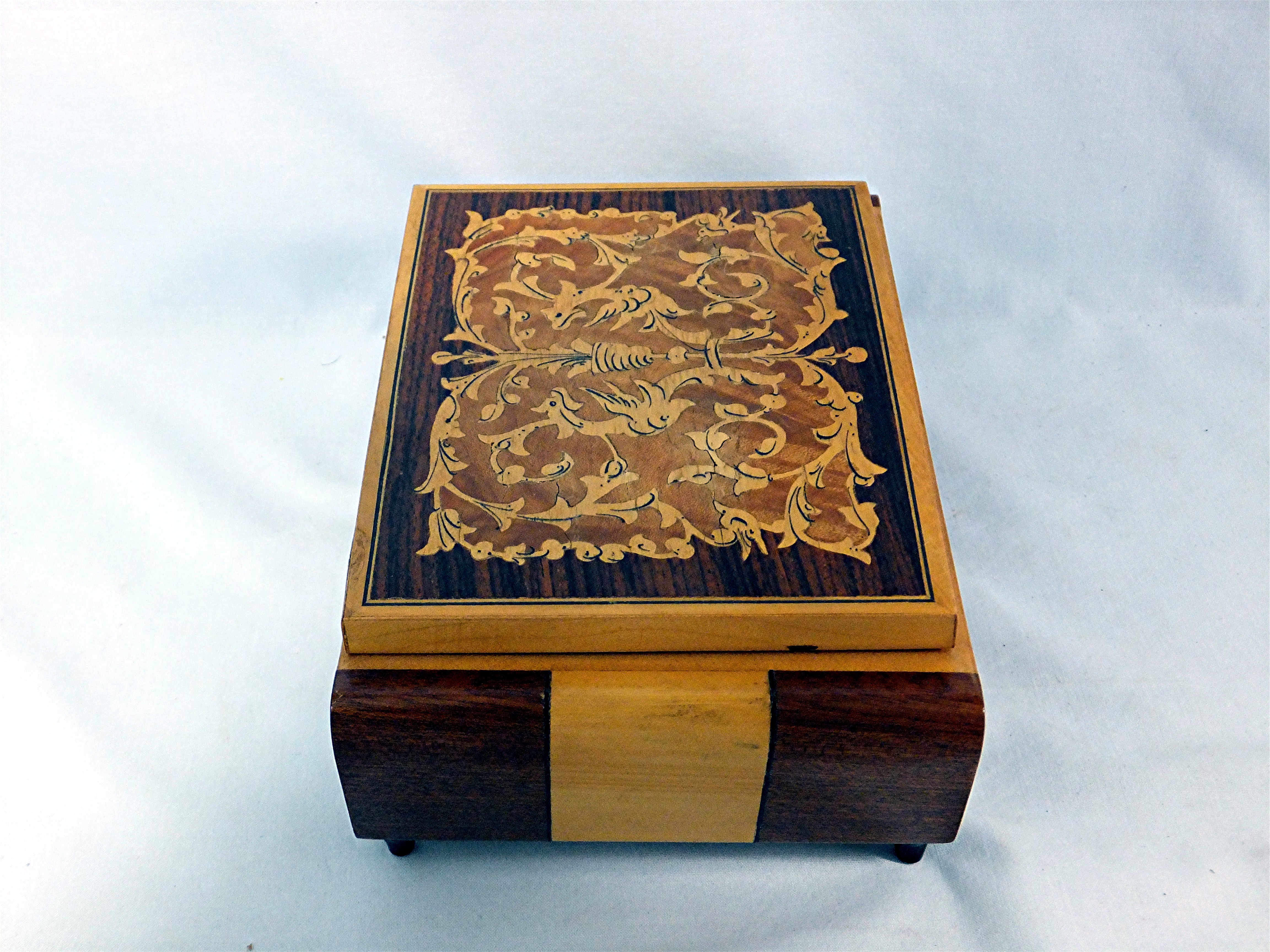 Box Cigarette  Wood Marquetry Musical