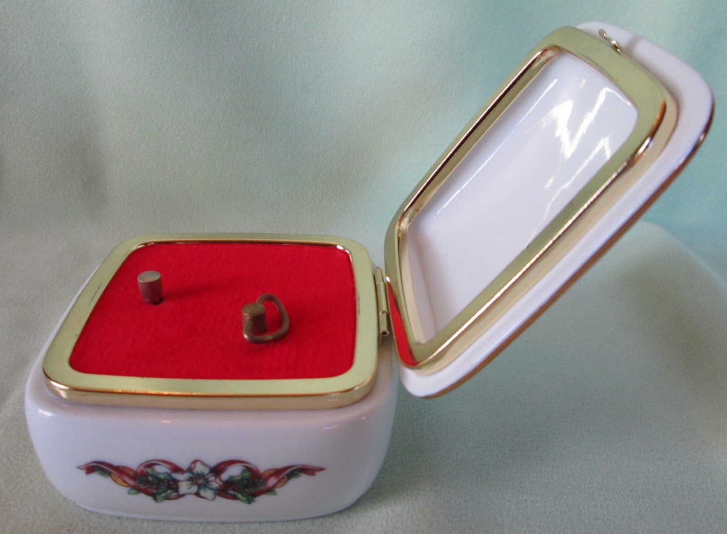 Music Box Cardinals Joy To The World